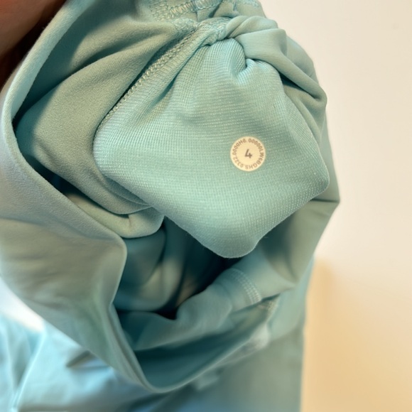 Lululemon High-Rise Crop Align 21” leggings in icing blue & large shopping bag - Picture 9 of 11